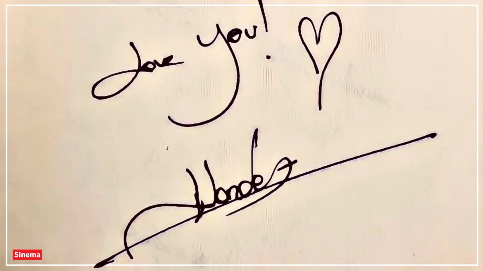 Hande Erçel's Signature